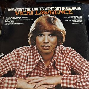 ♦️3 for $15♦️Vicki Lawrence”The Night the Lights Went out in Georgia” Vinyl 1973